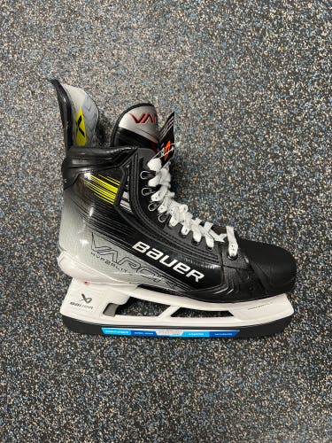 Bauer Vapor Hyperlite 2 Hockey Skates 9 fit 3(New)