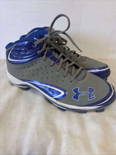 Mens Size 11 Under Armour Baseball Cleats.