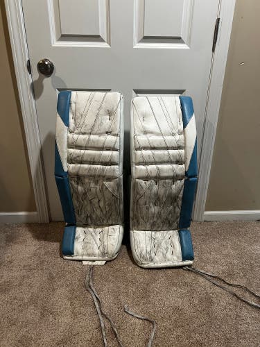 32" True Catalyst 7X3 Goalie Leg Pads (Used)