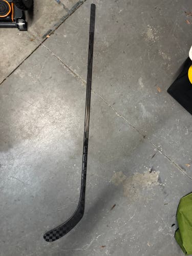Intermediate Bauer Vapor Hyperlite 2 Left Hand Hockey Stick P92 55 Flex (Used)
