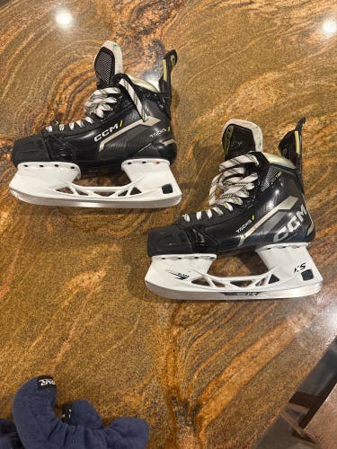 2025 CCM AS-580 Hockey Skates Regular Width 7.5 (Used)