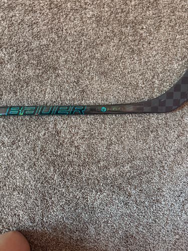 Junior Bauer Twitch Right Handed Hockey Stick P28 40 Flex (Used)
