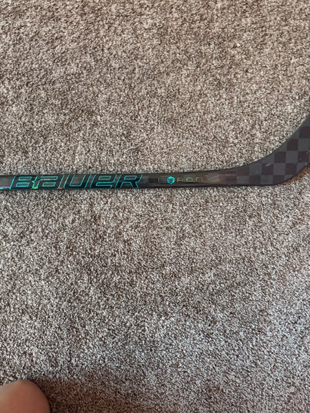 Junior Bauer Twitch Right Handed Hockey Stick P28 40 Flex (Used)