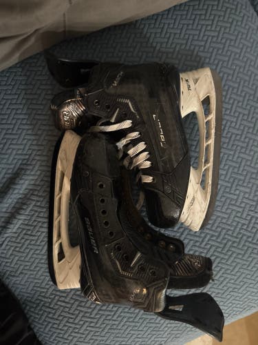Black 2022 Bauer Supreme Mach Hockey Skates Regular Width 6.5 (Used)