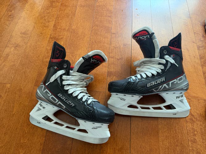 2022 Bauer Vapor X3 Hockey Skates Regular Width 10.5 (Used)