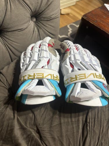 2026 Maverick Showtime Exclusive Gloves