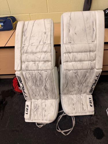 34" True L20.2 Goalie Leg Pads (Used)