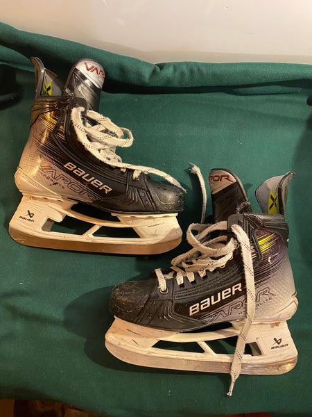 Black 2021 Bauer Vapor Hyperlite Hockey Skates Size 5 (Used)