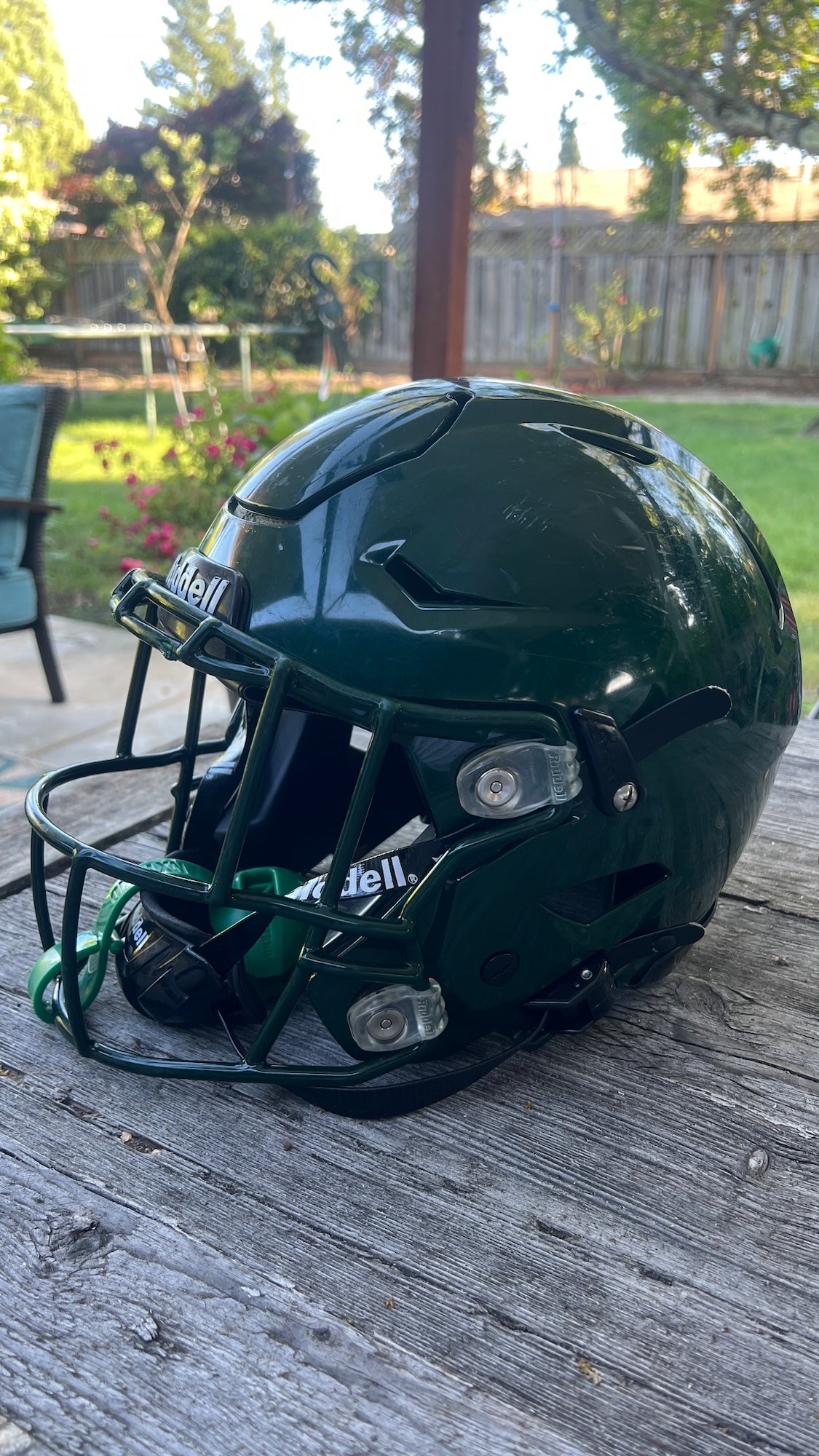 dark green speedflex helmet New York Jets Riddell Authentic Full Size Style 2024 Model yours after your favorite players set up or make a unique design of your own Green Gridiron Speedflex Varsity Helmet