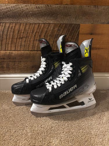 Bauer Vapor Hyperlite 2 Hockey Skates Regular Width 8 (Used)