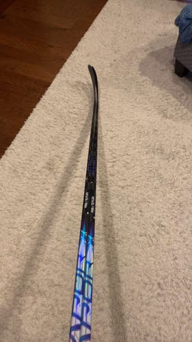 Senior Bauer Vapor Flylite Right Handed Hockey Stick P28 70 Flex (Used)