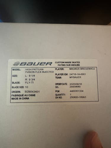 Blue 2025 Bauer Vapor Flylite Hockey Skates Extra Wide Width left 9 1/4 right 9 3/4