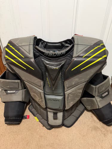 Large Bauer Hyperlite Goalie Chest Protector (Used)