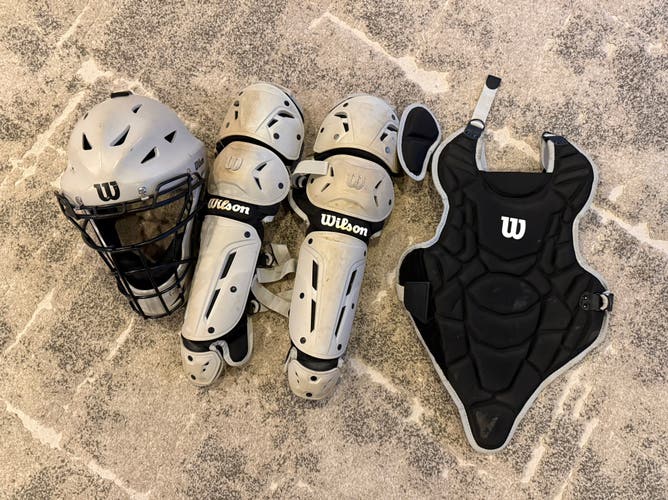 White Wilson EZ Gear Kit Catcher's Set (Used)