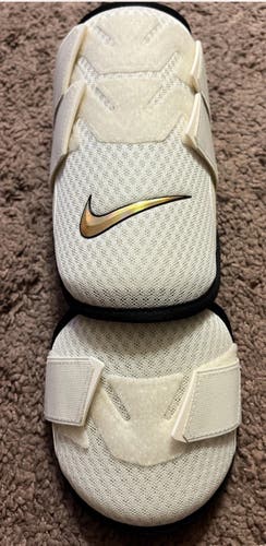 Nike Diamond Elite Baseball Elbow Guard Cream Gold