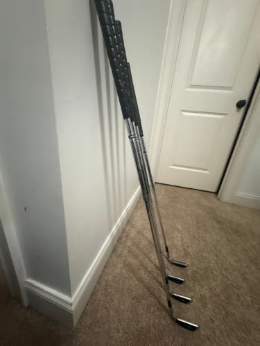 Men's 2007 Lynx Black Cat Right Handed Iron Set Stiff Flex 4 Pieces Graphite Shaft (Used)