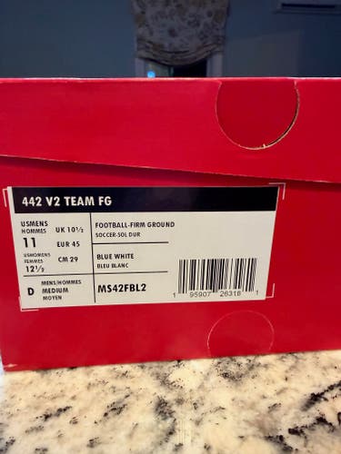 Men's Size M 11.0 (W 12.0) New Balance (Used)