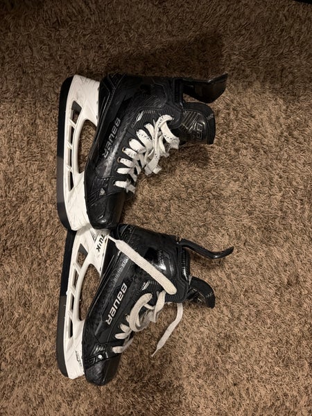 Black 2022 Bauer Supreme Mach Hockey Skates Regular Width 8.5 (Used)