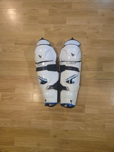 Intermediate Bauer Vapor Flylite 14" Shin Pads (Used)