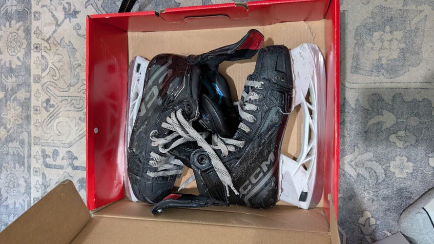 2024 Hockey Skates Regular Width 8.5 (Used)