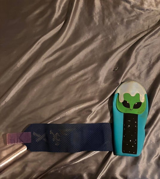 Blue Alien Aria sliding mitt (regular size) | SidelineSwap | Buy and ...