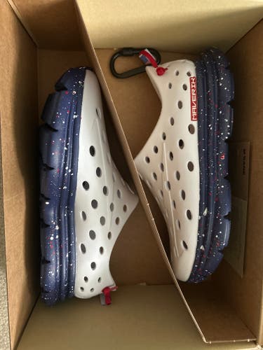 White Men's Adult Size M 9.0 (W 10.0) (New)