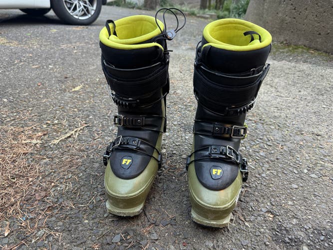 26.5 Full Tilt Ascendant Ski Boots Medium Flex (Used)
