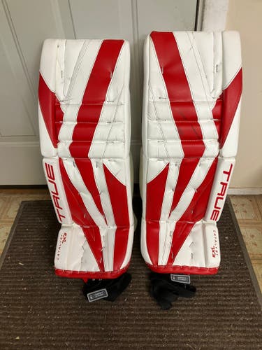 31" True Catalyst 7X3 Goalie Leg Pads (Used)