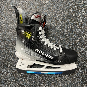 2023 Bauer Vapor Hyperlite 2 Hockey Skates 7 (New)