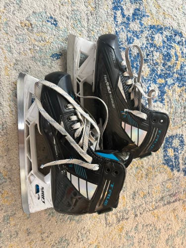 2021 True TF9 Hockey Goalie Skates Regular Width 9.5 (Used)