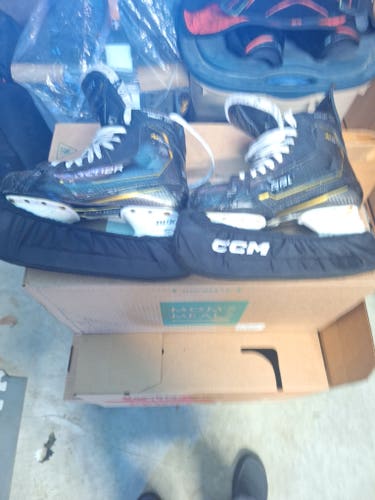 Bauer Supreme M5 Pro Hockey Skates Regular Width 7.5 (Used)