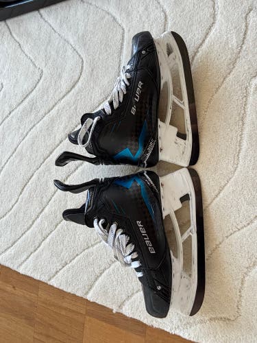2024 Bauer Supreme Shadow Hockey Skates Regular Width Size 6.5 (Used)