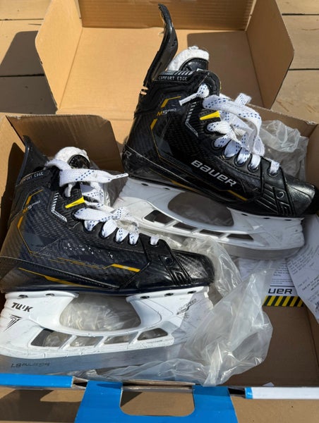 2022 Bauer Supreme M5 Pro Hockey Skates Regular Width Size 2.5 (Used)