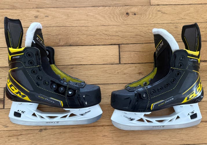 2020 CCM Super Tacks 9380 Hockey Skates Regular Width Size 2.5 (Used)