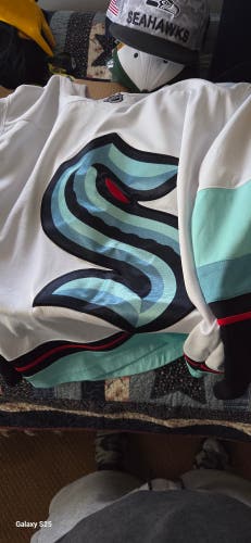 White Medium Men's Jersey (Used)