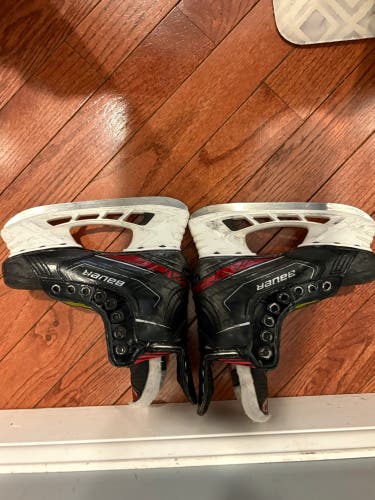 Black Bauer Vapor X Shift Pro Hockey Skates Regular Width Size 1 (Used)