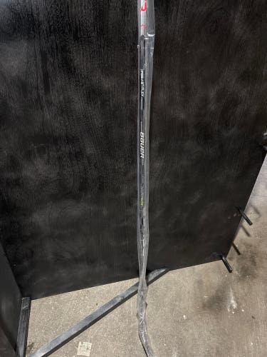 Senior Bauer Vapor Hyperlite Right Handed Hockey Stick P28 87 Flex (New)