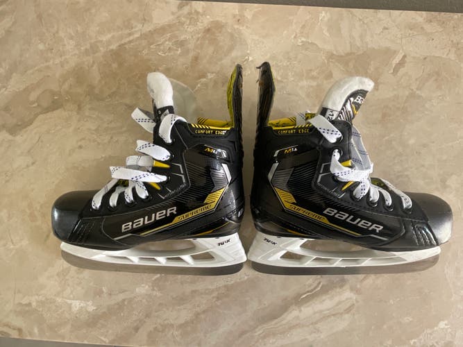 Bauer Supreme M4 Hockey Skates Regular Width 12.5 (Used)