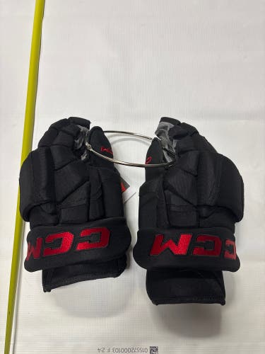 CCM HG12 Gloves 15" (New)