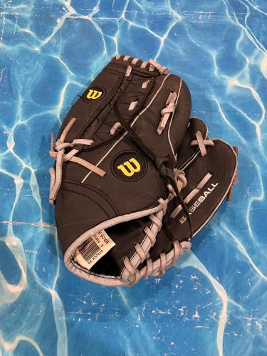 Wilson A200 RH Baseball Glove 10.5" (Used)