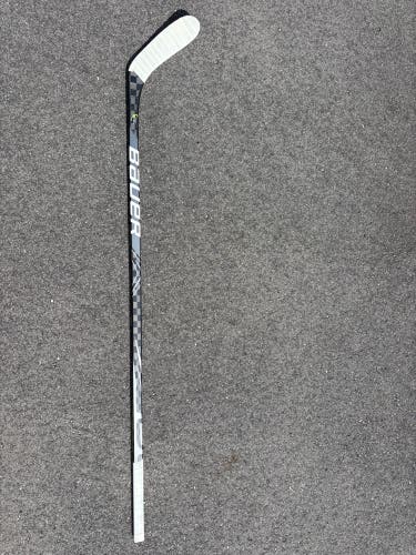 Senior Bauer Vapor Flylite Right Handed Hockey Stick Toe Pattern 95 Flex Pro Stock (Used)