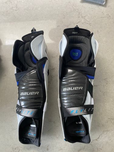 Senior Bauer Vapor Flylite 16" Shin Pads (Used)