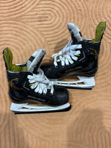 Youth Bauer Supreme M5 Pro Hockey Skates Regular Width 12 (Used)