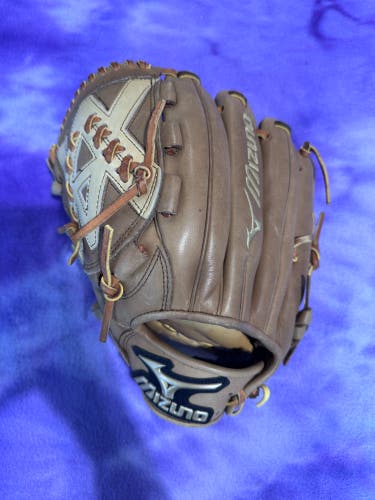 Gray Mizuno Global Elite LH Outfield Baseball Glove 12" (Used)