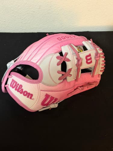 New  Wilson A2000 H12 Fastpitch Softball Glove 12" *RHT*