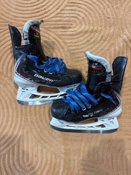 Junior Bauer Vapor Fly40 Hockey Skates Extra Wide Width Size 1 (Used)