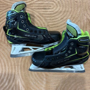 Intermediate Bauer GSX Hockey Goalie Skates Regular Width Size 5 (Used)