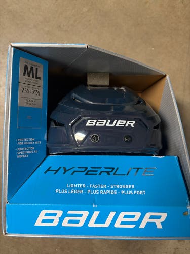 Medium Bauer Hyperlite Helmet (New)