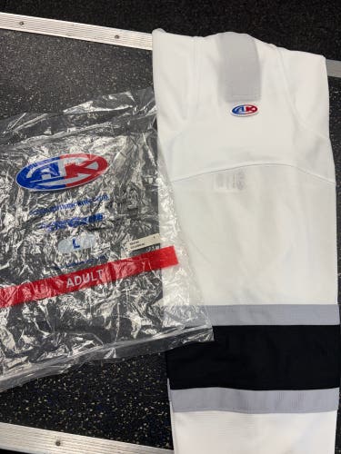 AK Hockey Socks Adult Large Old LA White Athletic Knit Socks (New)