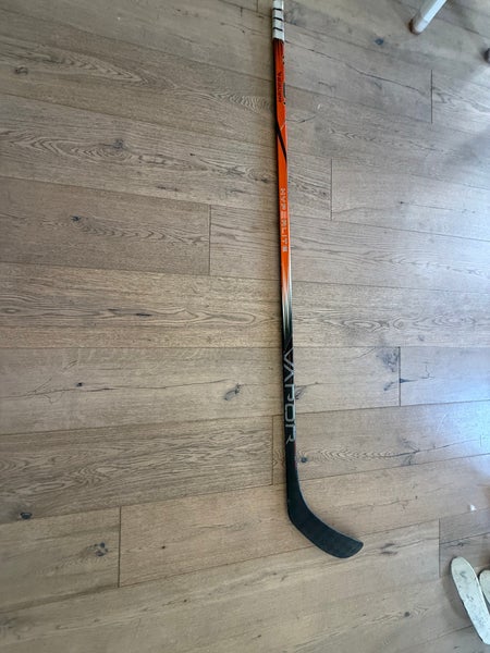 Intermediate Bauer Vapor Hyperlite 2 Right Handed Hockey Stick P28 55 Flex (Used)